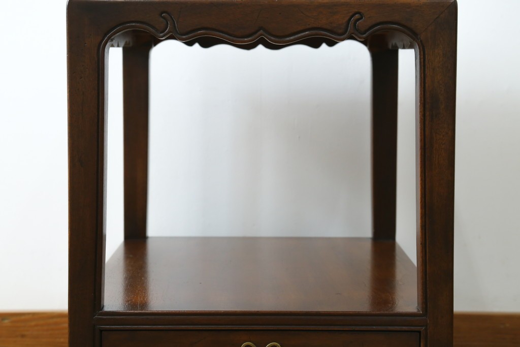 中古　ヘンレドン(HENREDON)　李朝　シノワズリ(chinoiserie)デザイン　オリエンタルなデザインが目を引くサイドテーブル　(R-082016)