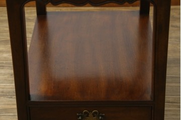 中古　ヘンレドン(HENREDON)　李朝　シノワズリ(chinoiserie)デザイン　オリエンタルなデザインが目を引くサイドテーブル　(R-082016)