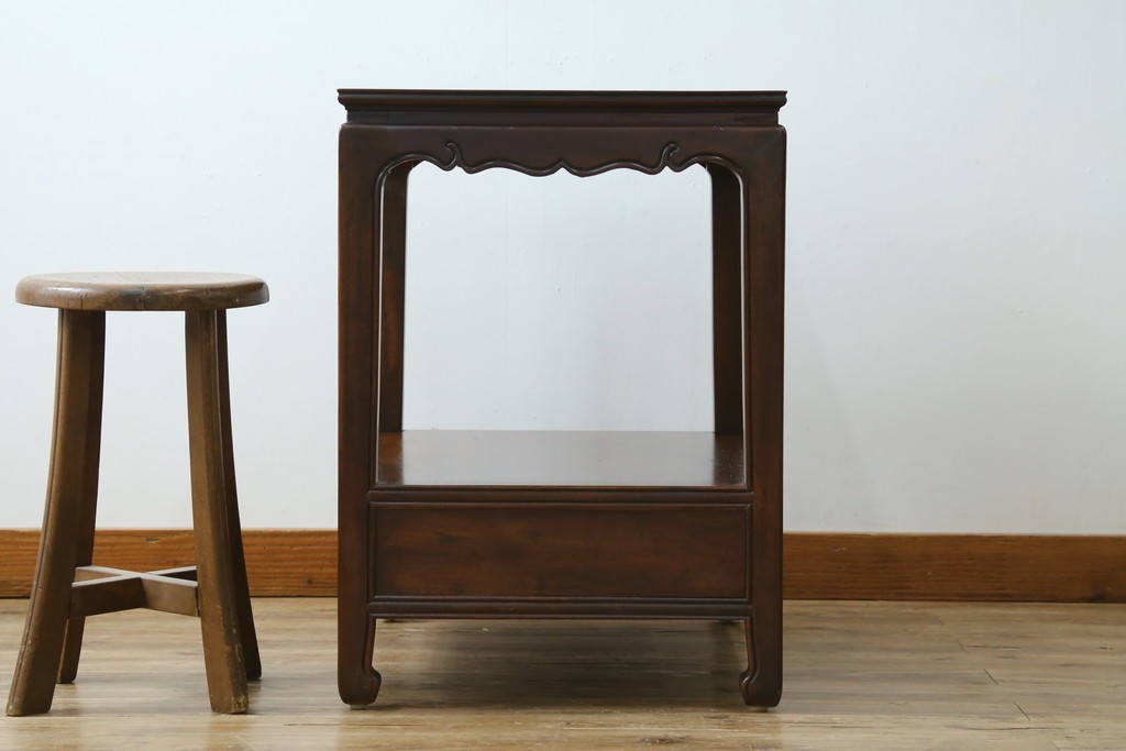 中古　ヘンレドン(HENREDON)　李朝　シノワズリ(chinoiserie)デザイン　オリエンタルなデザインが目を引くサイドテーブル　(R-082016)