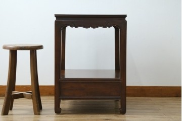中古　ヘンレドン(HENREDON)　李朝　シノワズリ(chinoiserie)デザイン　オリエンタルなデザインが目を引くサイドテーブル　(R-082016)