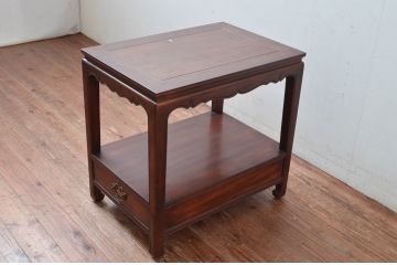 中古　ヘンレドン(HENREDON)　李朝　シノワズリ(chinoiserie)デザイン　オリエンタルなデザインが目を引くサイドテーブル(花台、電話台、飾り台、ナイトテーブル、コンソールテーブル、米国)(R-082016)