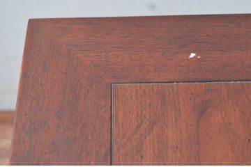 中古　ヘンレドン(HENREDON)　李朝　シノワズリ(chinoiserie)デザイン　オリエンタルなデザインが目を引くサイドテーブル(花台、電話台、飾り台、ナイトテーブル、コンソールテーブル、米国)(R-082016)