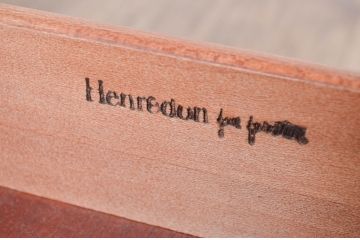 中古　ヘンレドン(HENREDON)　李朝　シノワズリ(chinoiserie)デザイン　オリエンタルなデザインが目を引くサイドテーブル(花台、電話台、飾り台、ナイトテーブル、コンソールテーブル、米国)(R-082016)
