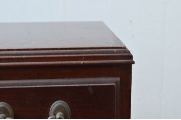 中古　ETHAN ALLEN(イーセンアーレン)　格調高いクラシカルな雰囲気の小さなサイドチェスト(小チェスト、ナイトチェスト、引き出し、米国)(R-082017)