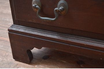 中古　ETHAN ALLEN(イーセンアーレン)　格調高いクラシカルな雰囲気の小さなサイドチェスト(小チェスト、ナイトチェスト、引き出し、米国)(R-082017)