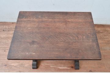 和製アンティーク　楢(ナラ)材　脚の透かし彫りが目を引くサイドテーブル(コーヒーテーブル、ローテーブル、リビングテーブル、センターテーブル)(R-082025)