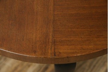 和製アンティーク　天板パーケットリー　洋風デザイン　緩やかな猫脚が魅力的なラウンドコーヒーテーブル　(R-082026)