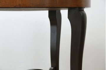 和製アンティーク　天板パーケットリー　洋風デザイン　緩やかな猫脚が魅力的なラウンドコーヒーテーブル　(R-082026)