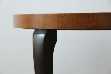 和製アンティーク　天板パーケットリー　洋風デザイン　緩やかな猫脚が魅力的なラウンドコーヒーテーブル　(R-082026)