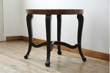 和製アンティーク　天板パーケットリー　洋風デザイン　緩やかな猫脚が魅力的なラウンドコーヒーテーブル　(R-082026)