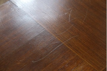 和製アンティーク　天板パーケットリー　洋風デザイン　緩やかな猫脚が魅力的なラウンドコーヒーテーブル　(R-082026)