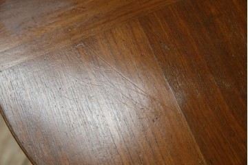 和製アンティーク　天板パーケットリー　洋風デザイン　緩やかな猫脚が魅力的なラウンドコーヒーテーブル　(R-082026)