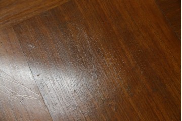 和製アンティーク　天板パーケットリー　洋風デザイン　緩やかな猫脚が魅力的なラウンドコーヒーテーブル　(R-082026)