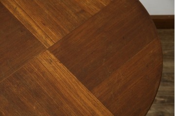 和製アンティーク　天板パーケットリー　洋風デザイン　緩やかな猫脚が魅力的なラウンドコーヒーテーブル　(R-082026)