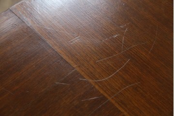 和製アンティーク　天板パーケットリー　洋風デザイン　緩やかな猫脚が魅力的なラウンドコーヒーテーブル　(R-082026)