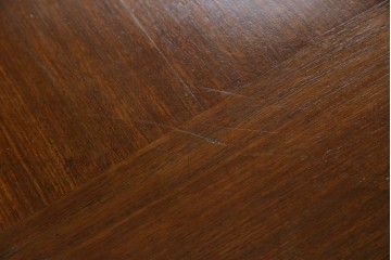 和製アンティーク　天板パーケットリー　洋風デザイン　緩やかな猫脚が魅力的なラウンドコーヒーテーブル　(R-082026)