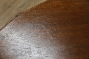 和製アンティーク　天板パーケットリー　洋風デザイン　緩やかな猫脚が魅力的なラウンドコーヒーテーブル　(R-082026)