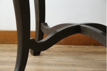 和製アンティーク　天板パーケットリー　洋風デザイン　緩やかな猫脚が魅力的なラウンドコーヒーテーブル　(R-082026)