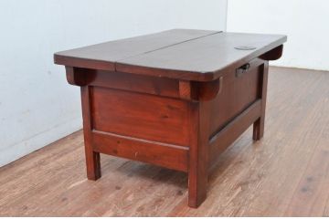 アジアンアンティーク　李朝家具　希少なロータイプ　松材　歴史を感じるデザインの長持ち風ローテーブル(トンケ、銭函、テレビ台、TVボード、テレビボード、TV台、センターテーブル、収納箱、収納付きベンチ、スツール、店舗什器)(R-082036)