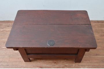 アジアンアンティーク　李朝家具　希少なロータイプ　松材　歴史を感じるデザインの長持ち風ローテーブル(トンケ、銭函、テレビ台、TVボード、テレビボード、TV台、センターテーブル、収納箱、収納付きベンチ、スツール、店舗什器)(R-082036)