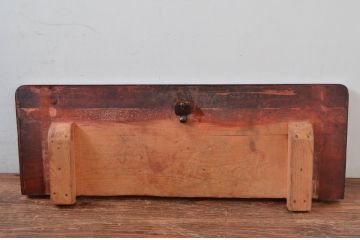 アジアンアンティーク　李朝家具　希少なロータイプ　松材　歴史を感じるデザインの長持ち風ローテーブル(トンケ、銭函、テレビ台、TVボード、テレビボード、TV台、センターテーブル、収納箱、収納付きベンチ、スツール、店舗什器)(R-082036)