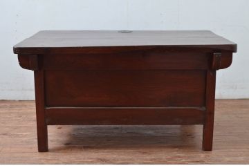 アジアンアンティーク　李朝家具　希少なロータイプ　松材　歴史を感じるデザインの長持ち風ローテーブル(トンケ、銭函、テレビ台、TVボード、テレビボード、TV台、センターテーブル、収納箱、収納付きベンチ、スツール、店舗什器)(R-082036)