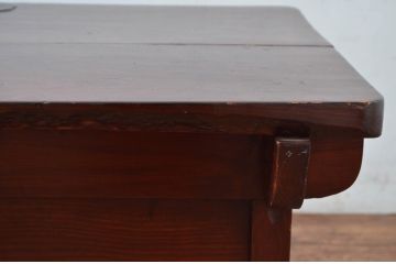 アジアンアンティーク　李朝家具　希少なロータイプ　松材　歴史を感じるデザインの長持ち風ローテーブル(トンケ、銭函、テレビ台、TVボード、テレビボード、TV台、センターテーブル、収納箱、収納付きベンチ、スツール、店舗什器)(R-082036)