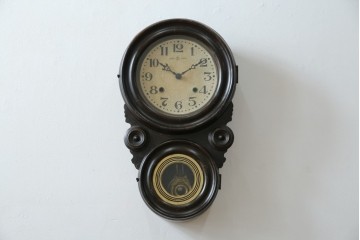 和製アンティーク　明治期より受け継がれた古い木味が魅力のだるま時計　(R-082044)