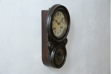 和製アンティーク　明治期より受け継がれた古い木味が魅力のだるま時計　(R-082044)