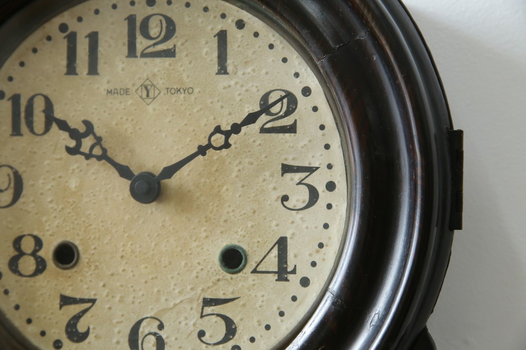 和製アンティーク　明治期より受け継がれた古い木味が魅力のだるま時計　(R-082044)