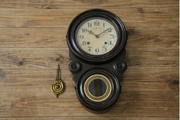 和製アンティーク　明治期より受け継がれた古い木味が魅力のだるま時計　(R-082044)