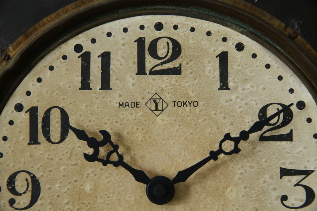 和製アンティーク　明治期より受け継がれた古い木味が魅力のだるま時計　(R-082044)