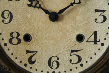 和製アンティーク　明治期より受け継がれた古い木味が魅力のだるま時計　(R-082044)