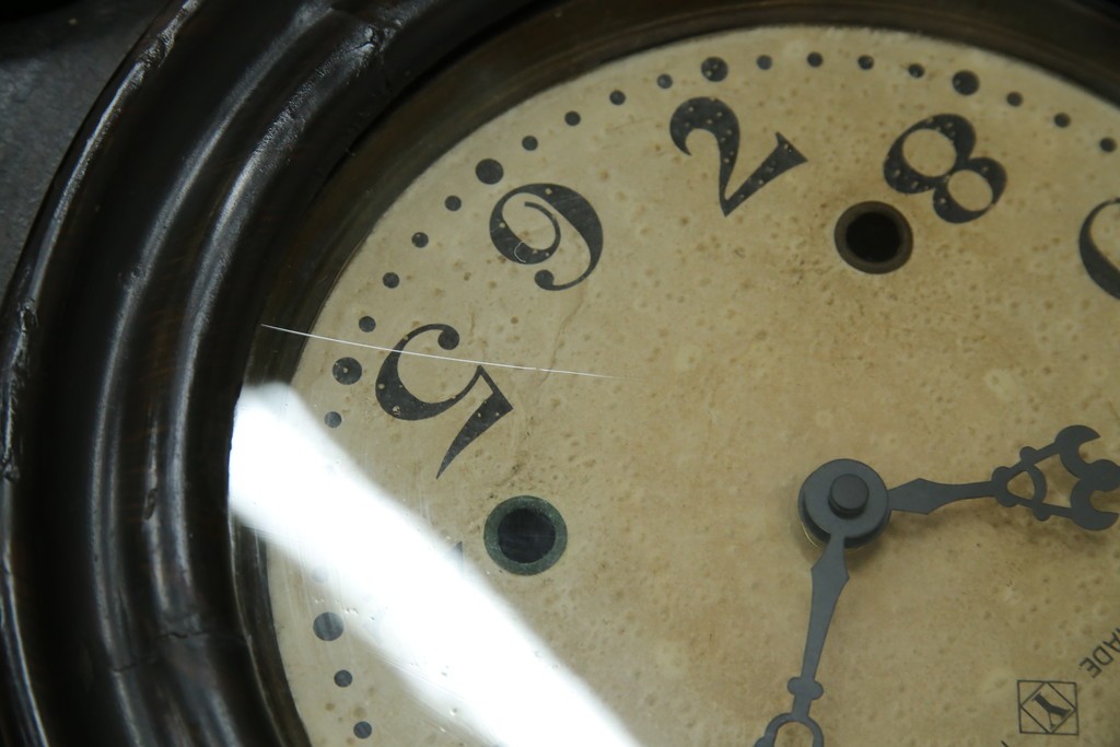 和製アンティーク　明治期より受け継がれた古い木味が魅力のだるま時計　(R-082044)