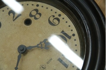 和製アンティーク　明治期より受け継がれた古い木味が魅力のだるま時計　(R-082044)