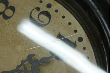 和製アンティーク　明治期より受け継がれた古い木味が魅力のだるま時計　(R-082044)