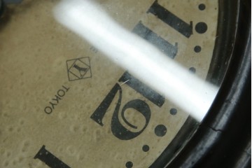 和製アンティーク　明治期より受け継がれた古い木味が魅力のだるま時計　(R-082044)