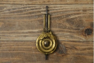 和製アンティーク　明治期より受け継がれた古い木味が魅力のだるま時計　(R-082044)