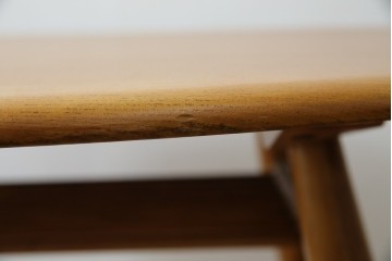 イギリスビンテージ　激レア　希少モデル　ERCOL(アーコール)　ナチュラルな木の風合いが魅力的なマガジンラック付きラウンドテーブル　(R-082053)