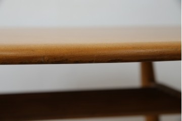 イギリスビンテージ　激レア　希少モデル　ERCOL(アーコール)　ナチュラルな木の風合いが魅力的なマガジンラック付きラウンドテーブル　(R-082053)