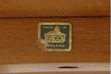 イギリスビンテージ　激レア　希少モデル　ERCOL(アーコール)　ナチュラルな木の風合いが魅力的なマガジンラック付きラウンドテーブル　(R-082053)