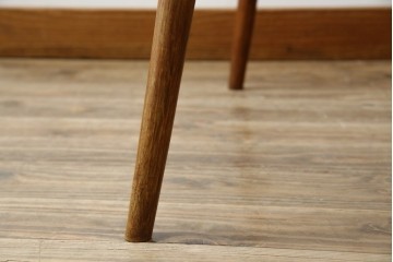 イギリスビンテージ　激レア　希少モデル　ERCOL(アーコール)　ナチュラルな木の風合いが魅力的なマガジンラック付きラウンドテーブル　(R-082053)