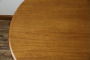 イギリスビンテージ　激レア　希少モデル　ERCOL(アーコール)　ナチュラルな木の風合いが魅力的なマガジンラック付きラウンドテーブル　(R-082053)