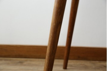 イギリスビンテージ　激レア　希少モデル　ERCOL(アーコール)　ナチュラルな木の風合いが魅力的なマガジンラック付きラウンドテーブル　(R-082053)