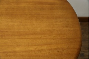 イギリスビンテージ　激レア　希少モデル　ERCOL(アーコール)　ナチュラルな木の風合いが魅力的なマガジンラック付きラウンドテーブル　(R-082053)