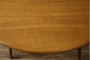 イギリスビンテージ　激レア　希少モデル　ERCOL(アーコール)　ナチュラルな木の風合いが魅力的なマガジンラック付きラウンドテーブル　(R-082053)