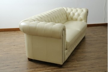 中古　超美品　ほぼ新品　入手困難商品　SUNTON(サントン)社　Huntington(ハンティントン)シリーズ　本革(レザー)　上質な空間づくりに取り入れたいチェスターフィールドソファ　(R-082054)