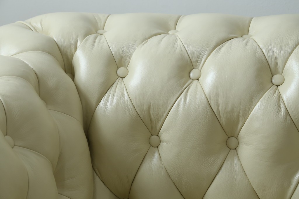 中古　超美品　ほぼ新品　入手困難商品　SUNTON(サントン)社　Huntington(ハンティントン)シリーズ　本革(レザー)　上質な空間づくりに取り入れたいチェスターフィールドソファ　(R-082054)