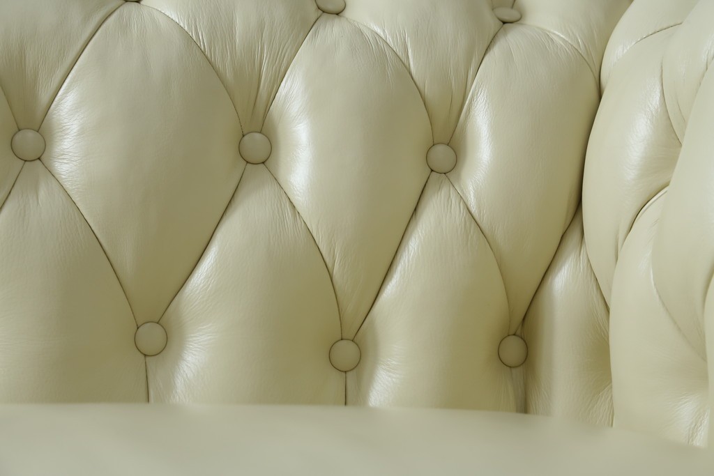 中古　超美品　ほぼ新品　入手困難商品　SUNTON(サントン)社　Huntington(ハンティントン)シリーズ　本革(レザー)　上質な空間づくりに取り入れたいチェスターフィールドソファ　(R-082054)