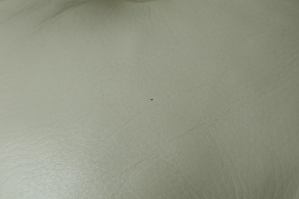 中古　超美品　ほぼ新品　入手困難商品　SUNTON(サントン)社　Huntington(ハンティントン)シリーズ　本革(レザー)　上質な空間づくりに取り入れたいチェスターフィールドソファ　(R-082054)